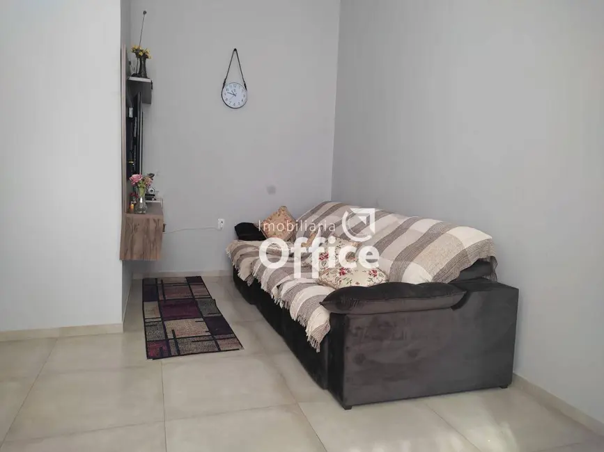 Casa com 3 quartos à venda, 160m2 em Setor Scala II, Anapolis - GO - imagem 2 Foto 2 de Casa com 3 quartos à venda, 160m2 em Setor Scala II, Anapolis - GO