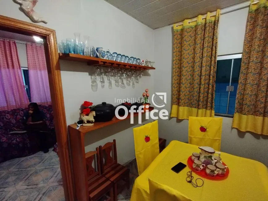 Casa com 3 quartos à venda, 250m2 em Vila João Luiz de Oliveira, Anapolis - GO - imagem 4 Foto 4 de Casa com 3 quartos à venda, 250m2 em Vila João Luiz de Oliveira, Anapolis - GO