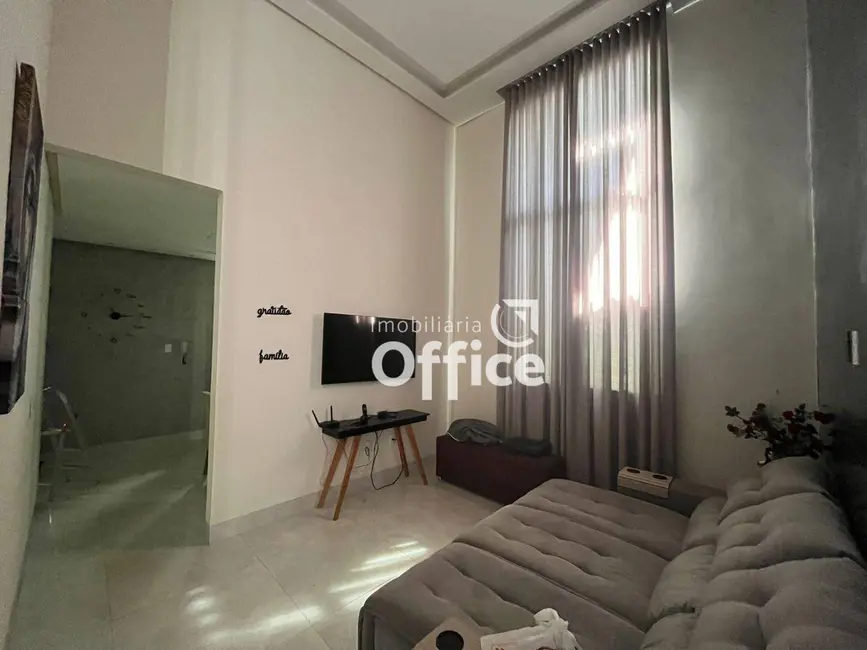 Casa com 3 quartos à venda, 310m2 em São Carlos, Anapolis - GO - imagem 5 Foto 5 de Casa com 3 quartos à venda, 310m2 em São Carlos, Anapolis - GO