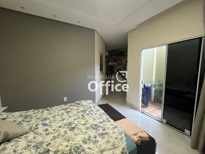 Casa com 3 quartos à venda, 310m2 em São Carlos, Anapolis - GO - imagem 7 Foto 7 de Casa com 3 quartos à venda, 310m2 em São Carlos, Anapolis - GO