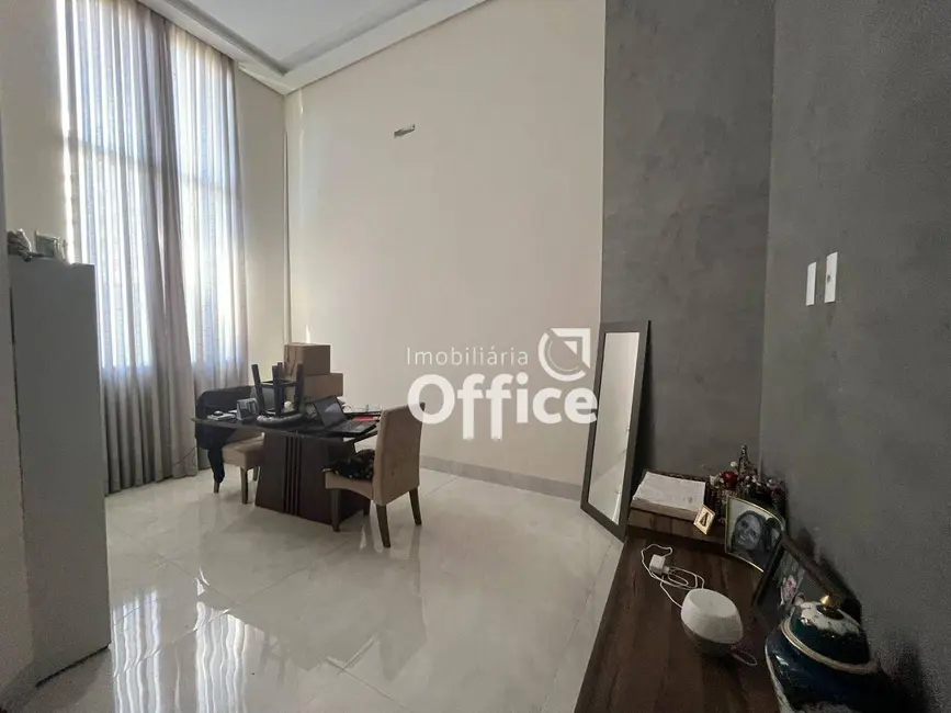 Casa com 3 quartos à venda, 310m2 em São Carlos, Anapolis - GO - imagem 3 Foto 3 de Casa com 3 quartos à venda, 310m2 em São Carlos, Anapolis - GO