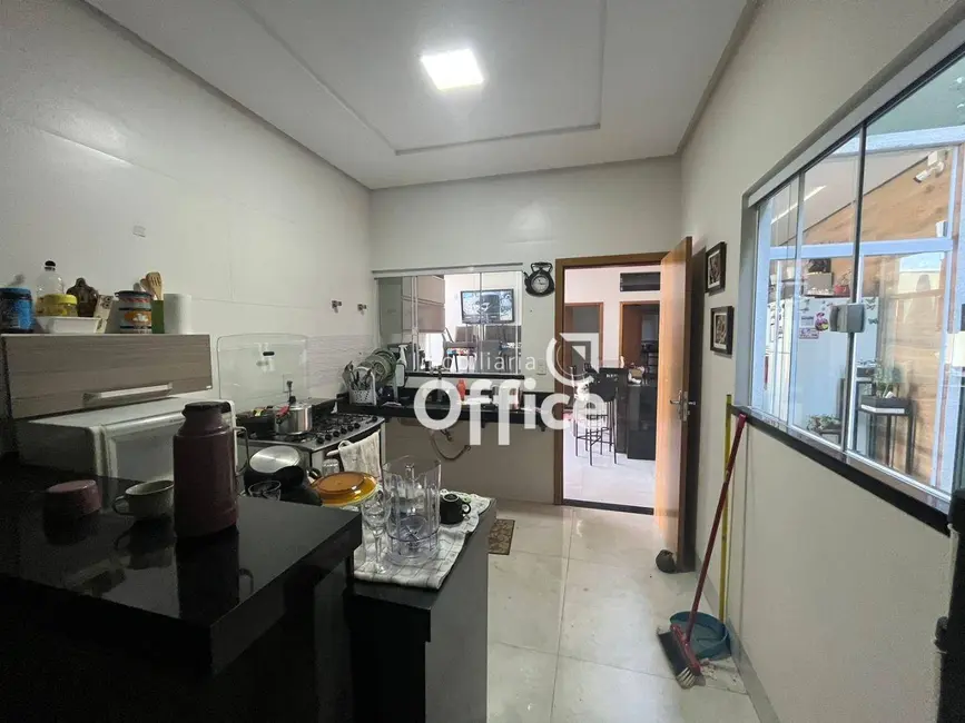Casa com 3 quartos à venda, 310m2 em São Carlos, Anapolis - GO - imagem 6 Foto 6 de Casa com 3 quartos à venda, 310m2 em São Carlos, Anapolis - GO