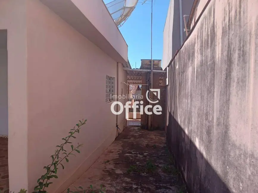 Casa com 3 quartos à venda, 360m2 em Maracanã, Anapolis - GO - imagem 3 Foto 3 de Casa com 3 quartos à venda, 360m2 em Maracanã, Anapolis - GO