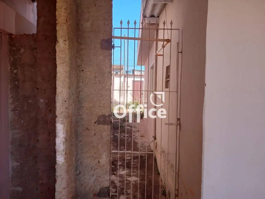 Casa com 3 quartos à venda, 360m2 em Maracanã, Anapolis - GO - imagem 9 Foto 9 de Casa com 3 quartos à venda, 360m2 em Maracanã, Anapolis - GO