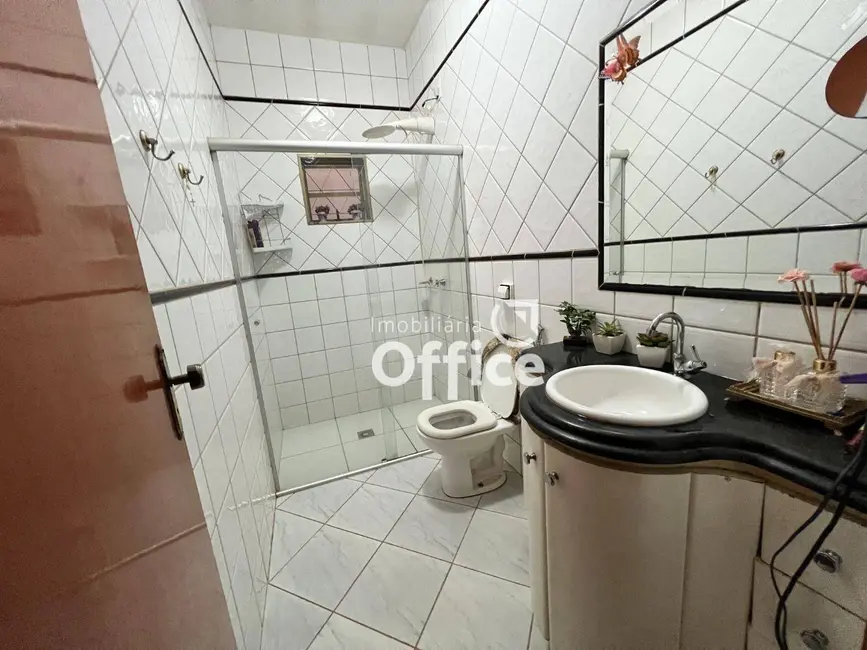 Foto 6 de Casa com 2 quartos à venda, 300m2 em Jardim Ana Paula, Anapolis - GO