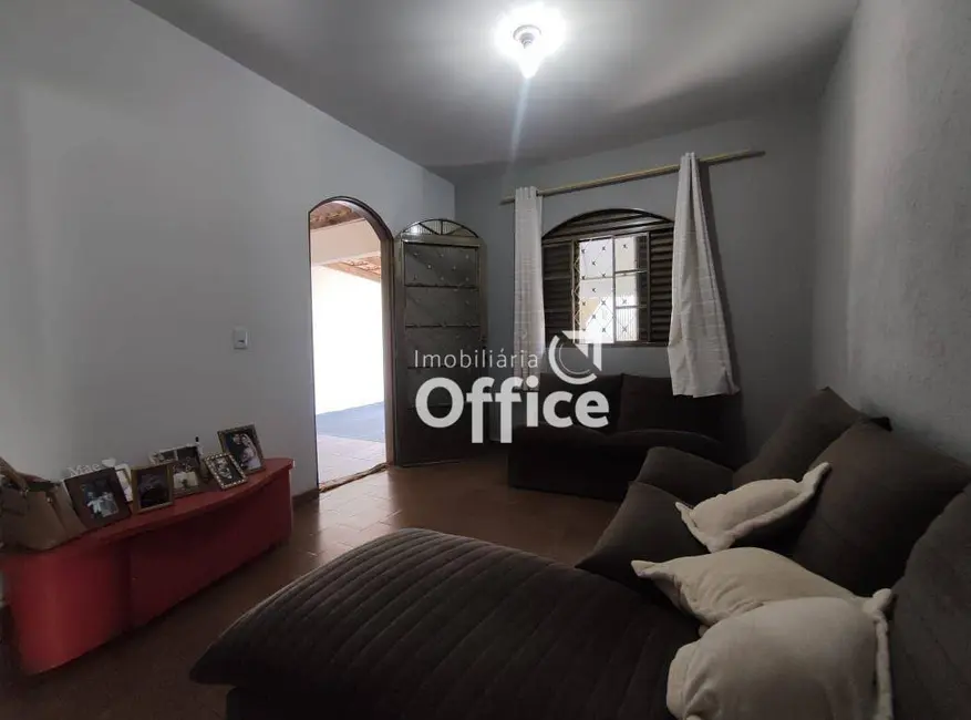 Casa com 2 quartos à venda, 360m2 em Anexo Itamaraty, Anapolis - GO - imagem 4 Foto 4 de Casa com 2 quartos à venda, 360m2 em Anexo Itamaraty, Anapolis - GO