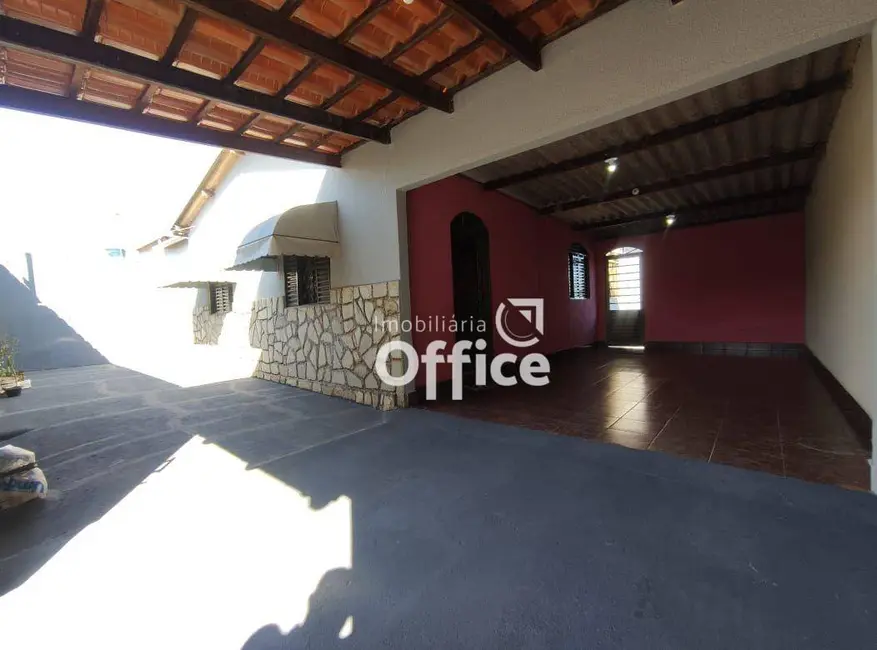 Foto 1 de Casa com 2 quartos à venda, 360m2 em Anexo Itamaraty, Anapolis - GO