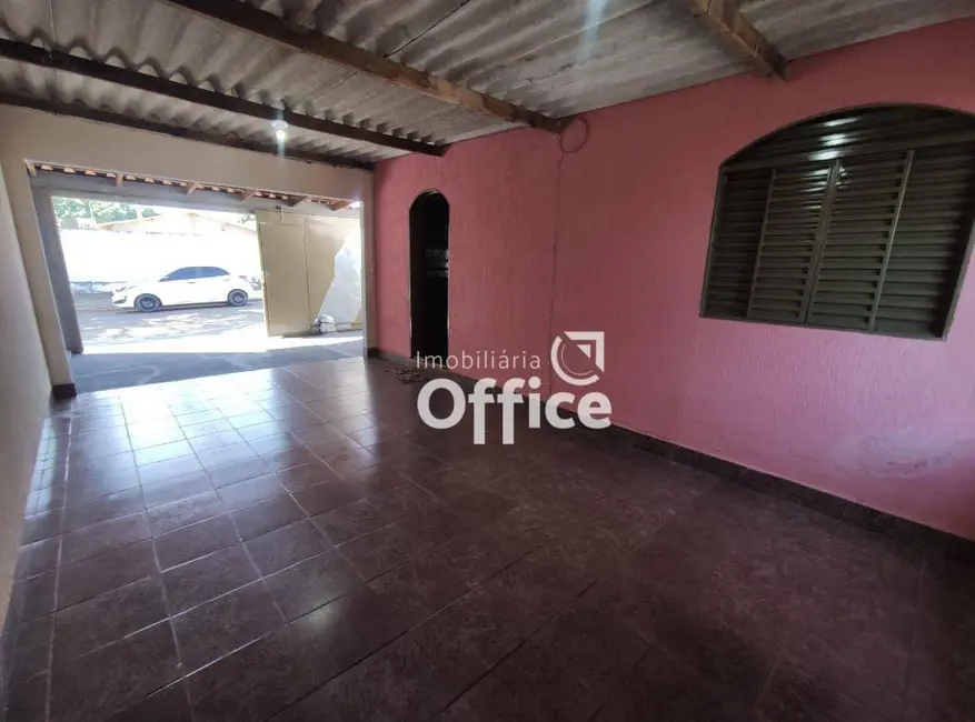 Casa com 2 quartos à venda, 360m2 em Anexo Itamaraty, Anapolis - GO - imagem 3 Foto 3 de Casa com 2 quartos à venda, 360m2 em Anexo Itamaraty, Anapolis - GO