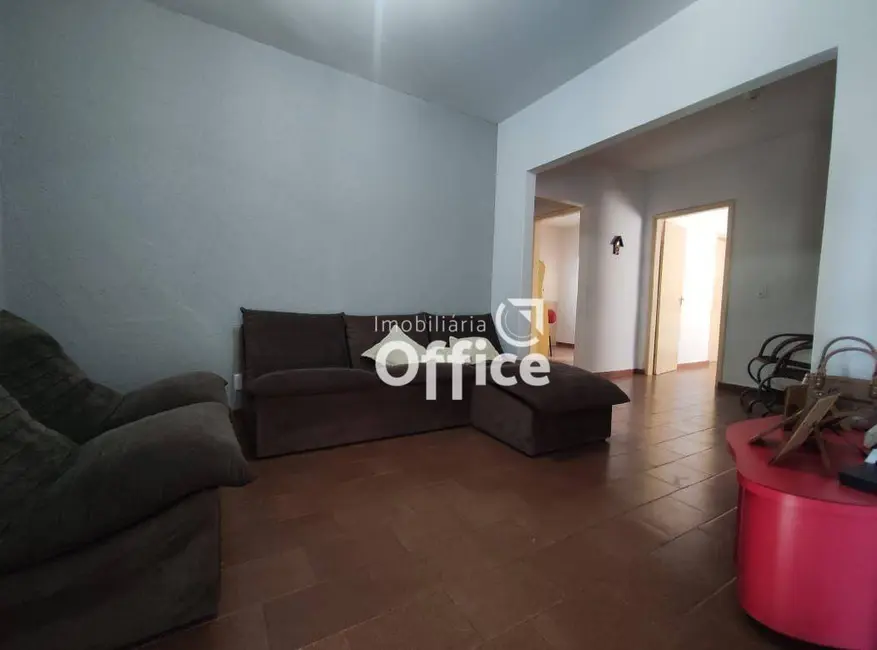 Casa com 2 quartos à venda, 360m2 em Anexo Itamaraty, Anapolis - GO - imagem 5 Foto 5 de Casa com 2 quartos à venda, 360m2 em Anexo Itamaraty, Anapolis - GO