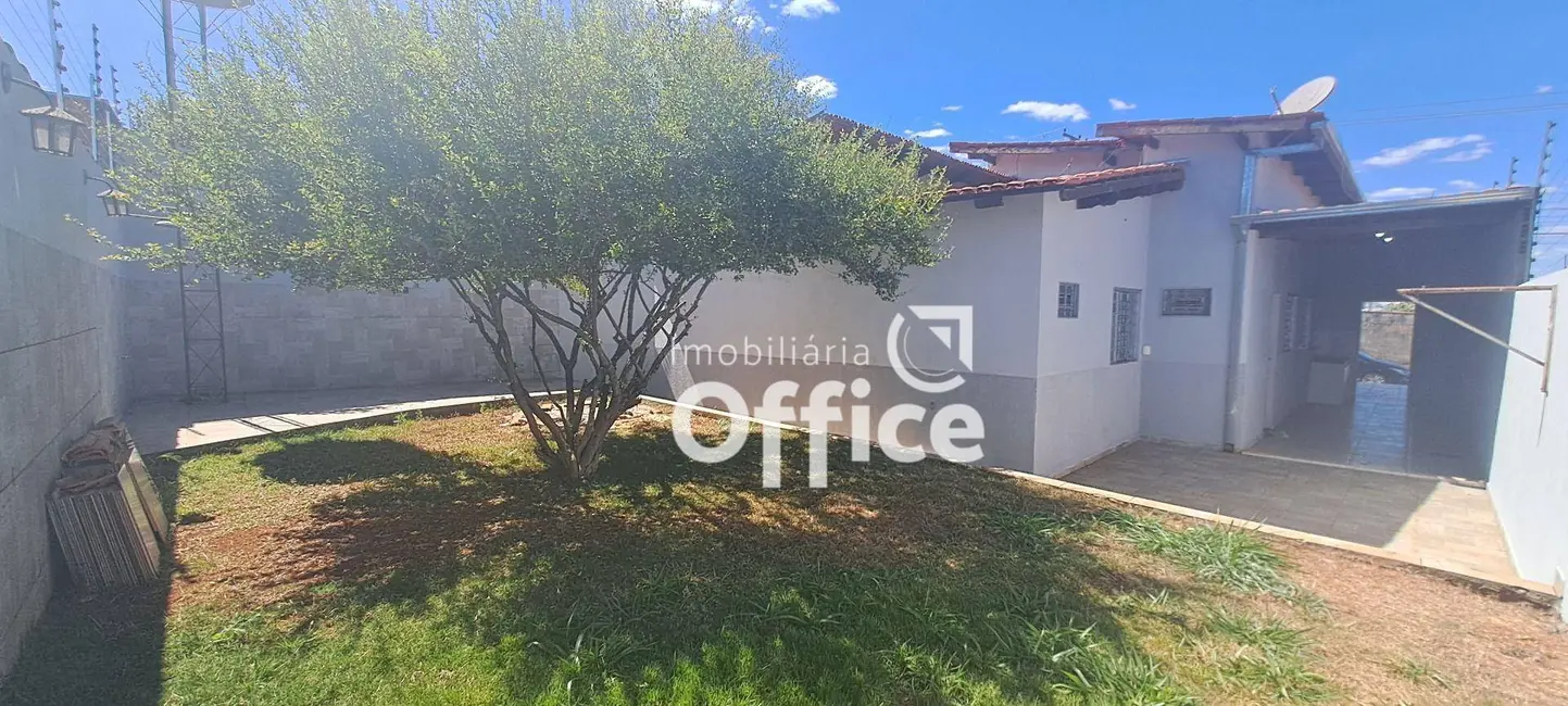 Foto 1 de Casa com 4 quartos à venda, 300m2 em Residencial Araguaia, Anapolis - GO