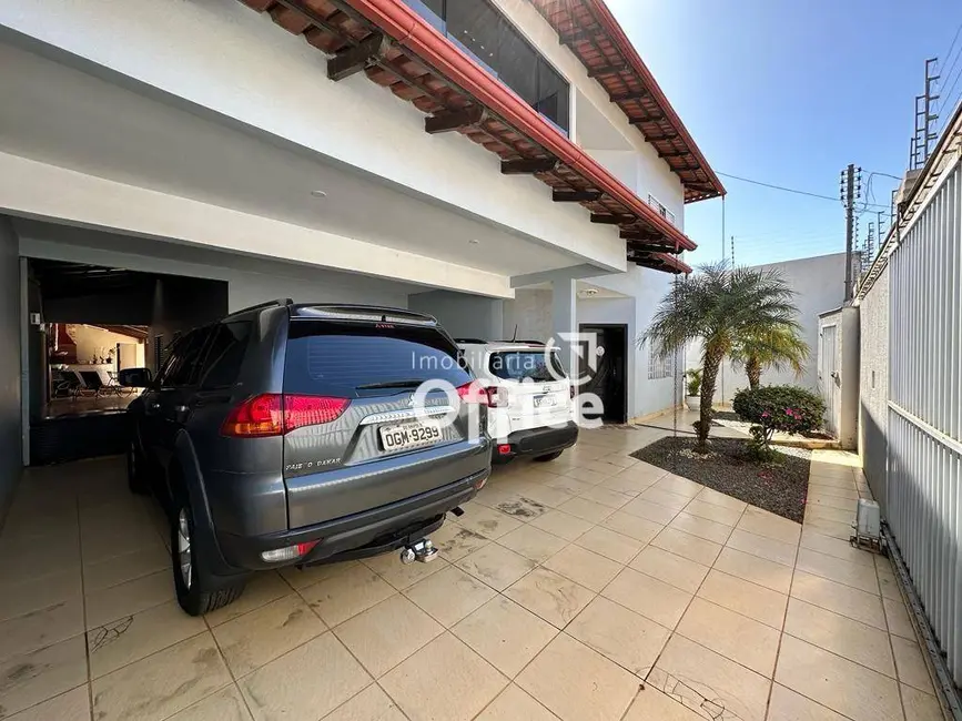 Sobrado com 4 quartos à venda, 420m2 em Anápolis City, Anapolis - GO - imagem 3 Foto 3 de Sobrado com 4 quartos à venda, 420m2 em Anápolis City, Anapolis - GO