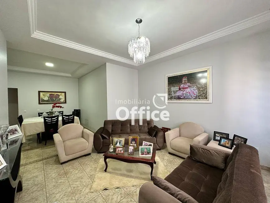 Sobrado com 4 quartos à venda, 420m2 em Anápolis City, Anapolis - GO - imagem 5 Foto 5 de Sobrado com 4 quartos à venda, 420m2 em Anápolis City, Anapolis - GO