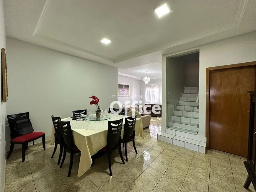 Sobrado com 4 quartos à venda, 420m2 em Anápolis City, Anapolis - GO - imagem 7 Foto 7 de Sobrado com 4 quartos à venda, 420m2 em Anápolis City, Anapolis - GO