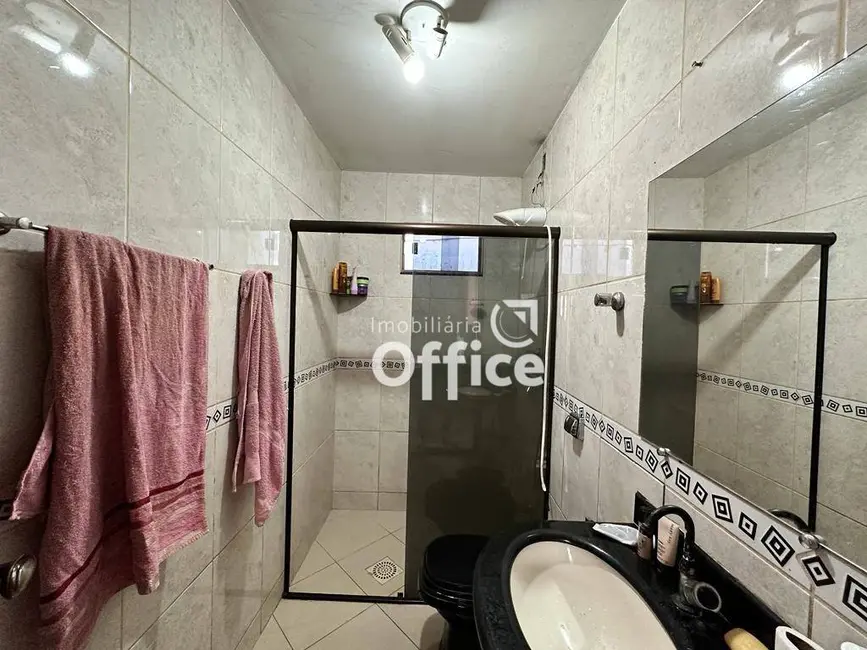 Foto 5 de Casa com 4 quartos à venda, 240m2 em Vila Formosa, Anapolis - GO