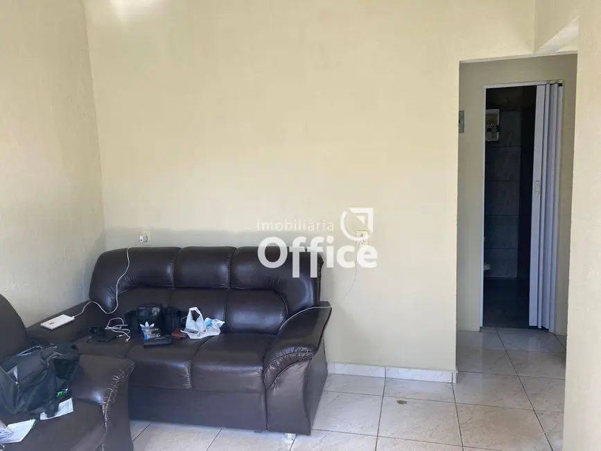 Casa com 2 quartos à venda, 200m2 em Adriana Parque, Anapolis - GO - imagem 2 Foto 2 de Casa com 2 quartos à venda, 200m2 em Adriana Parque, Anapolis - GO