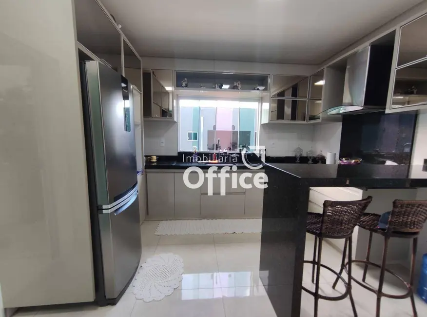 Foto 8 de Casa com 3 quartos à venda, 360m2 em Gran Ville, Anapolis - GO