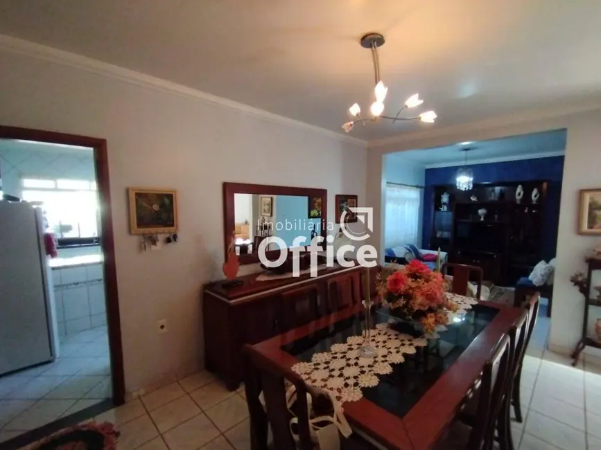 Casa com 3 quartos à venda, 350m2 em Vila Santa Maria de Nazareth, Anapolis - GO - imagem 8 Foto 8 de Casa com 3 quartos à venda, 350m2 em Vila Santa Maria de Nazareth, Anapolis - GO