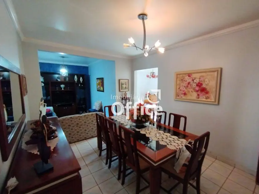 Casa com 3 quartos à venda, 350m2 em Vila Santa Maria de Nazareth, Anapolis - GO - imagem 9 Foto 9 de Casa com 3 quartos à venda, 350m2 em Vila Santa Maria de Nazareth, Anapolis - GO