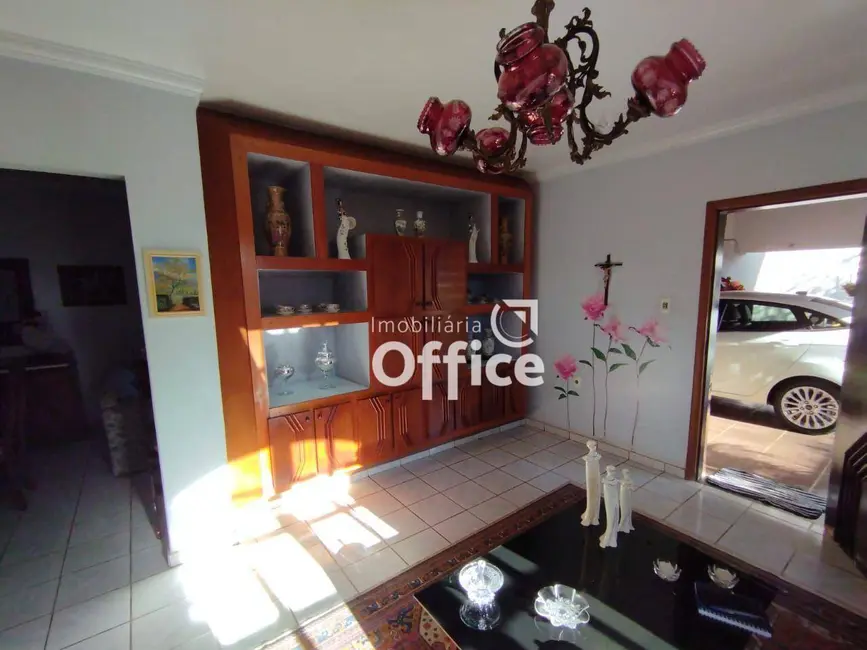 Casa com 3 quartos à venda, 350m2 em Vila Santa Maria de Nazareth, Anapolis - GO - imagem 6 Foto 6 de Casa com 3 quartos à venda, 350m2 em Vila Santa Maria de Nazareth, Anapolis - GO