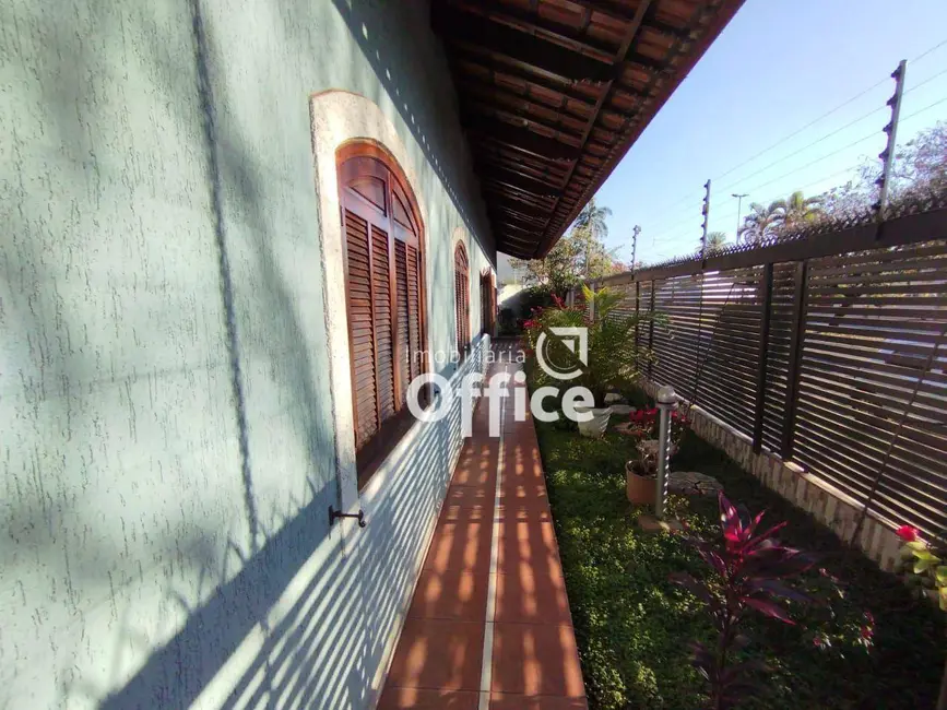 Foto 2 de Casa com 3 quartos à venda, 350m2 em Vila Santa Maria de Nazareth, Anapolis - GO