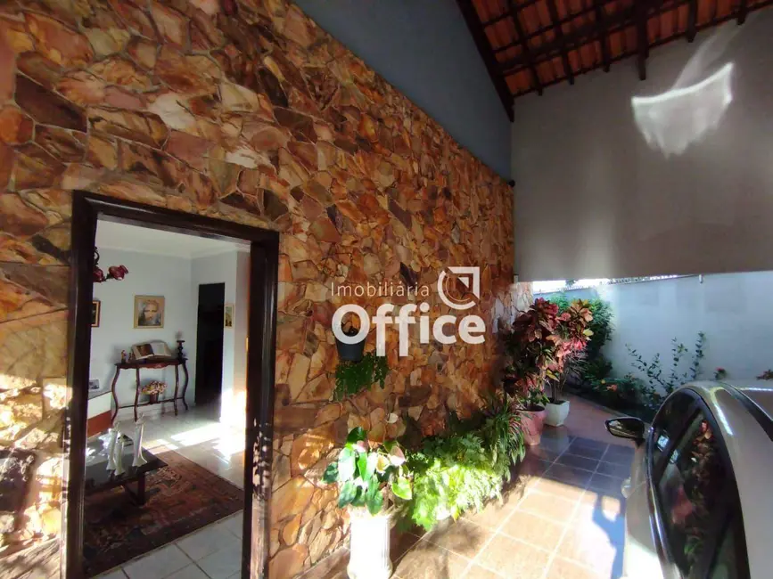 Casa com 3 quartos à venda, 350m2 em Vila Santa Maria de Nazareth, Anapolis - GO - imagem 4 Foto 4 de Casa com 3 quartos à venda, 350m2 em Vila Santa Maria de Nazareth, Anapolis - GO