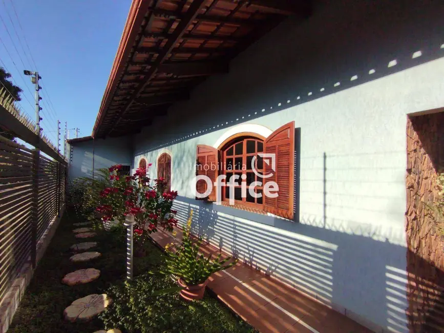 Foto 1 de Casa com 3 quartos à venda, 350m2 em Vila Santa Maria de Nazareth, Anapolis - GO