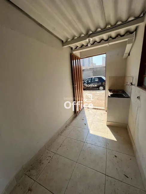 Foto 2 de Casa com 1 quarto para alugar, 300m2 em Jundiaí, Anapolis - GO