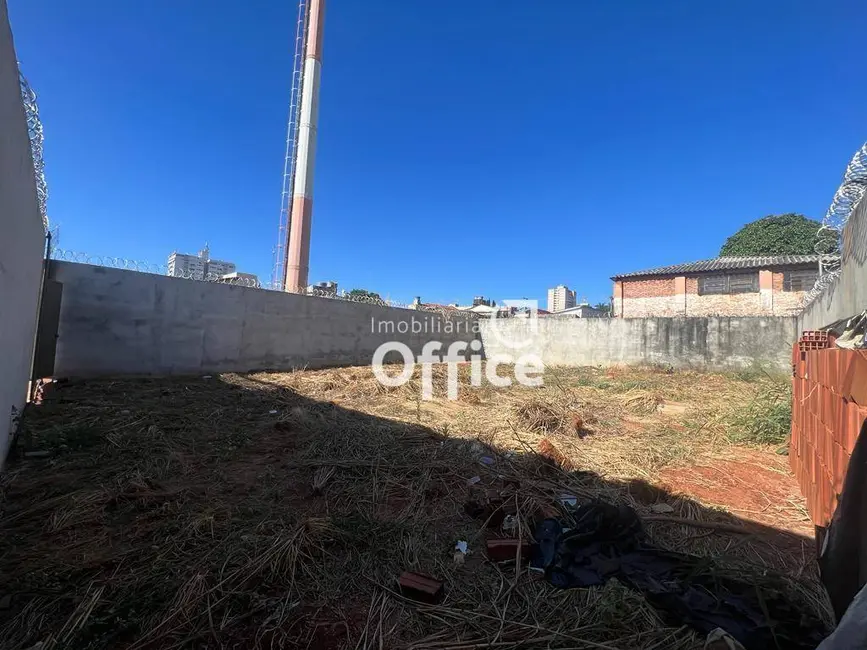 Foto 2 de Terreno / Lote à venda, 300m2 em Setor Central, Anapolis - GO