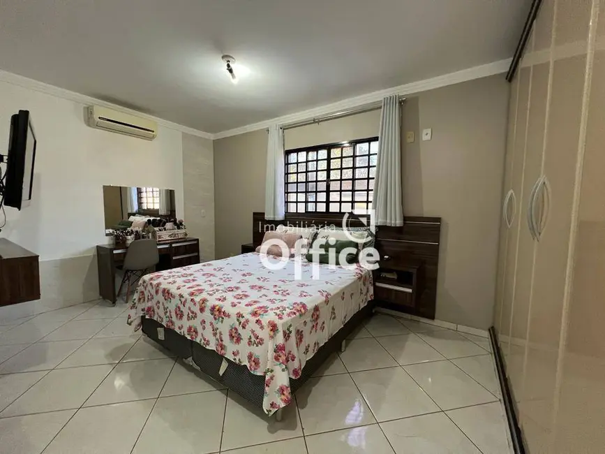 Foto 9 de Casa com 3 quartos à venda, 300m2 em Parque Residencial das Flores, Anapolis - GO