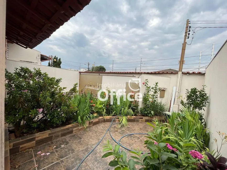 Casa com 3 quartos à venda, 300m2 em Jardim Ana Paula, Anapolis - GO - imagem 3 Foto 3 de Casa com 3 quartos à venda, 300m2 em Jardim Ana Paula, Anapolis - GO