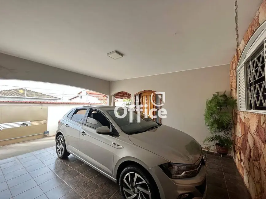 Casa com 3 quartos à venda, 300m2 em Jardim Ana Paula, Anapolis - GO - imagem 4 Foto 4 de Casa com 3 quartos à venda, 300m2 em Jardim Ana Paula, Anapolis - GO