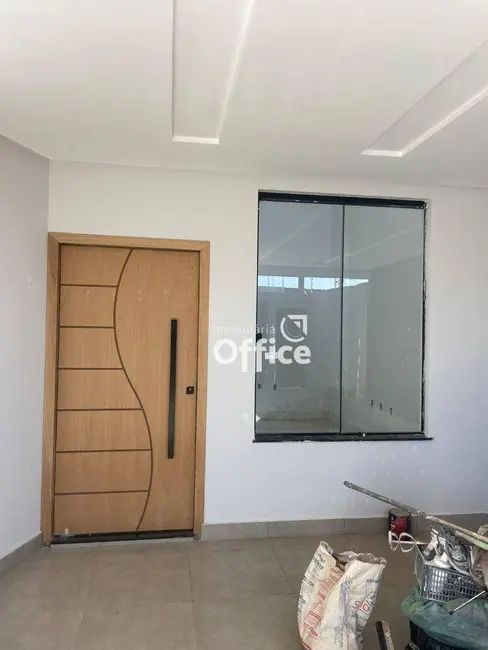 Casa com 3 quartos à venda, 215m2 em Residencial Tangará, Anapolis - GO - imagem 3 Foto 3 de Casa com 3 quartos à venda, 215m2 em Residencial Tangará, Anapolis - GO