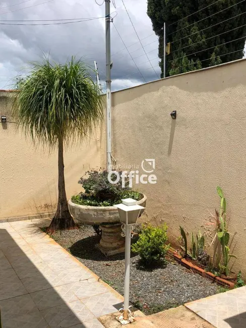 Foto 3 de Casa com 4 quartos à venda, 360m2 em Jardim Europa, Anapolis - GO