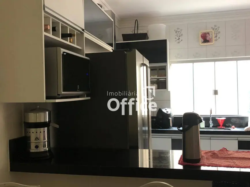 Foto 8 de Casa com 4 quartos à venda, 360m2 em Jardim Europa, Anapolis - GO