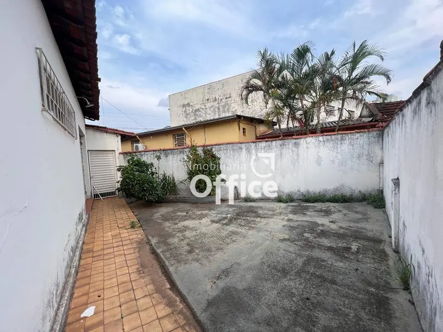Casa com 3 quartos para alugar, 300m2 em Setor Central, Anapolis - GO - imagem 6 Foto 6 de Casa com 3 quartos para alugar, 300m2 em Setor Central, Anapolis - GO