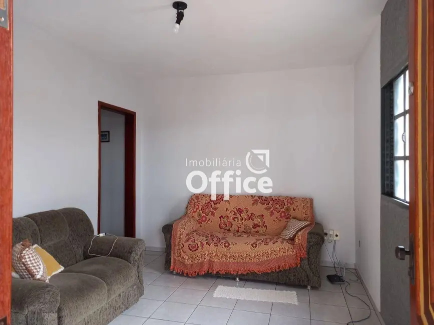 Casa com 3 quartos à venda, 212m2 em Batista, Anapolis - GO - imagem 2 Foto 2 de Casa com 3 quartos à venda, 212m2 em Batista, Anapolis - GO