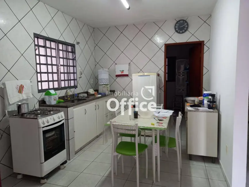 Casa com 3 quartos à venda, 212m2 em Batista, Anapolis - GO - imagem 4 Foto 4 de Casa com 3 quartos à venda, 212m2 em Batista, Anapolis - GO