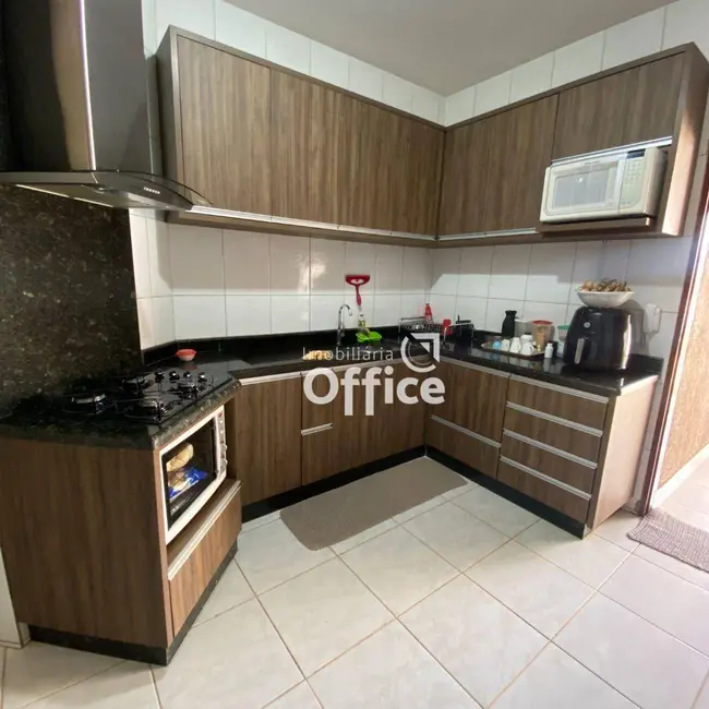 Foto 1 de Casa com 3 quartos à venda, 300m2 em Parque dos Pirineus, Anapolis - GO