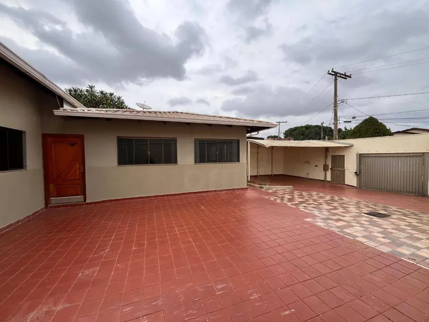 Casa com 3 quartos para alugar, 360m2 em Andracel Center, Anapolis - GO - imagem 3 Foto 3 de Casa com 3 quartos para alugar, 360m2 em Andracel Center, Anapolis - GO