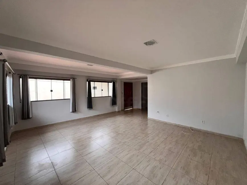 Casa com 3 quartos para alugar, 360m2 em Andracel Center, Anapolis - GO - imagem 6 Foto 6 de Casa com 3 quartos para alugar, 360m2 em Andracel Center, Anapolis - GO