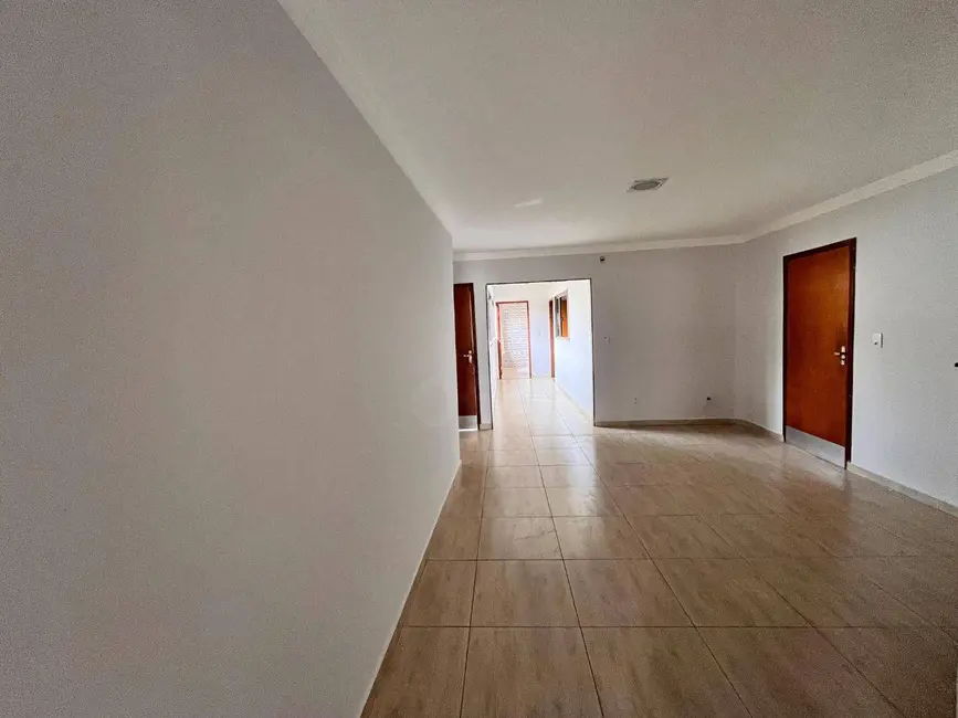 Casa com 3 quartos para alugar, 360m2 em Andracel Center, Anapolis - GO - imagem 8 Foto 8 de Casa com 3 quartos para alugar, 360m2 em Andracel Center, Anapolis - GO