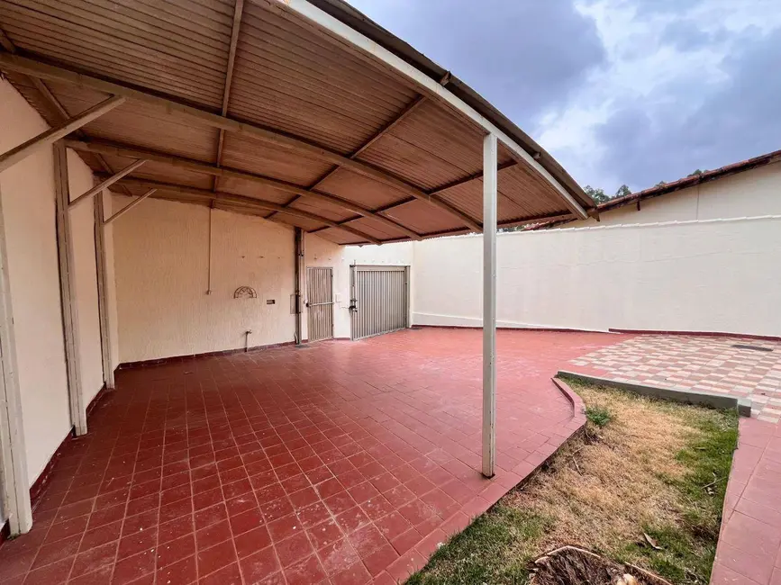 Casa com 3 quartos para alugar, 360m2 em Andracel Center, Anapolis - GO - imagem 5 Foto 5 de Casa com 3 quartos para alugar, 360m2 em Andracel Center, Anapolis - GO