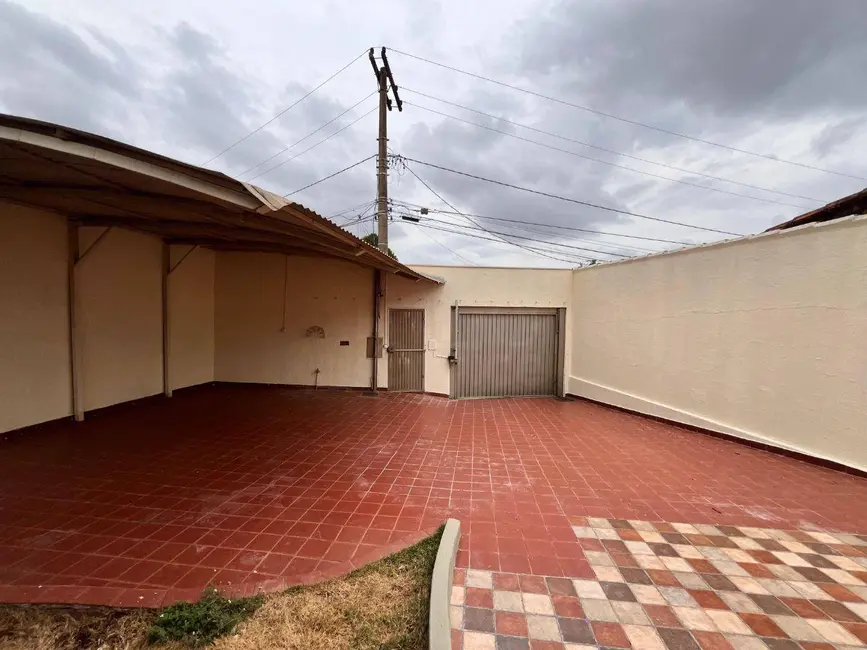 Casa com 3 quartos para alugar, 360m2 em Andracel Center, Anapolis - GO - imagem 4 Foto 4 de Casa com 3 quartos para alugar, 360m2 em Andracel Center, Anapolis - GO