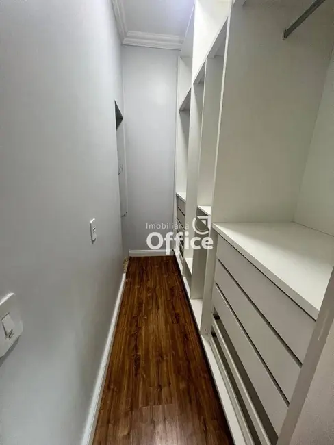 Sobrado com 3 quartos à venda, 200m2 em Loteamento Residencial Verona, Anapolis - GO - imagem 8 Foto 8 de Sobrado com 3 quartos à venda, 200m2 em Loteamento Residencial Verona, Anapolis - GO