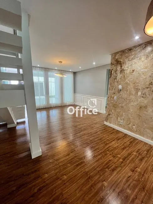 Sobrado com 3 quartos à venda, 200m2 em Loteamento Residencial Verona, Anapolis - GO - imagem 4 Foto 4 de Sobrado com 3 quartos à venda, 200m2 em Loteamento Residencial Verona, Anapolis - GO