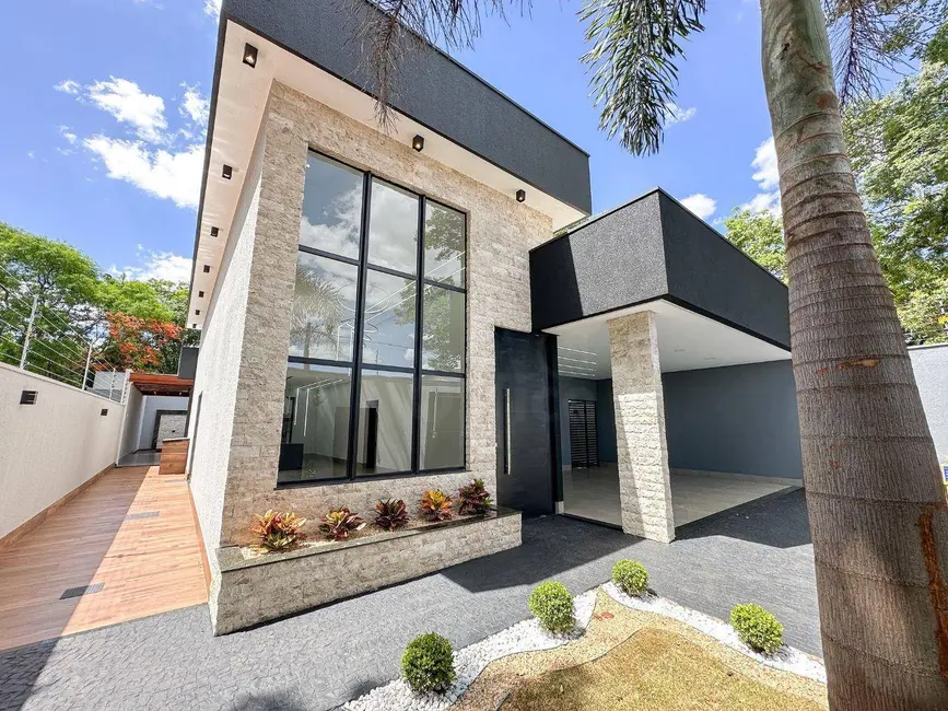Casa com 3 quartos à venda, 371m2 em Anápolis City, Anapolis - GO - imagem 1 Foto 1 de Casa com 3 quartos à venda, 371m2 em Anápolis City, Anapolis - GO