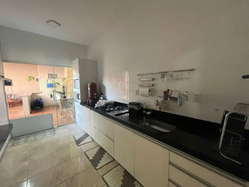 Casa com 4 quartos à venda, 300m2 em Residencial Flamboyant, Anapolis - GO - imagem 8 Foto 8 de Casa com 4 quartos à venda, 300m2 em Residencial Flamboyant, Anapolis - GO