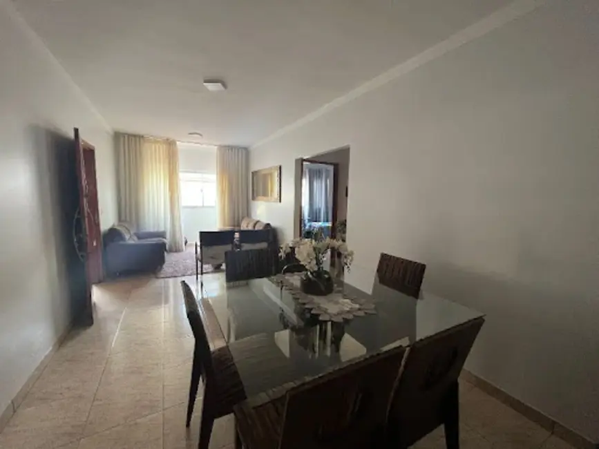 Casa com 4 quartos à venda, 300m2 em Residencial Flamboyant, Anapolis - GO - imagem 3 Foto 3 de Casa com 4 quartos à venda, 300m2 em Residencial Flamboyant, Anapolis - GO