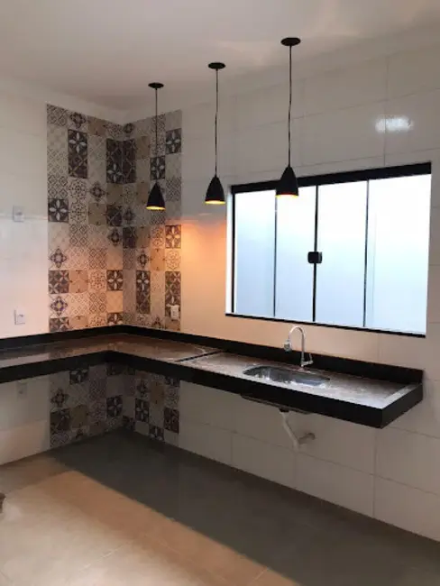 Casa com 3 quartos à venda, 200m2 em Bandeiras, Anapolis - GO - imagem 4 Foto 4 de Casa com 3 quartos à venda, 200m2 em Bandeiras, Anapolis - GO