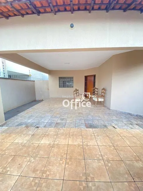 Foto 1 de Casa com 3 quartos à venda, 500m2 em Maracanã, Anapolis - GO